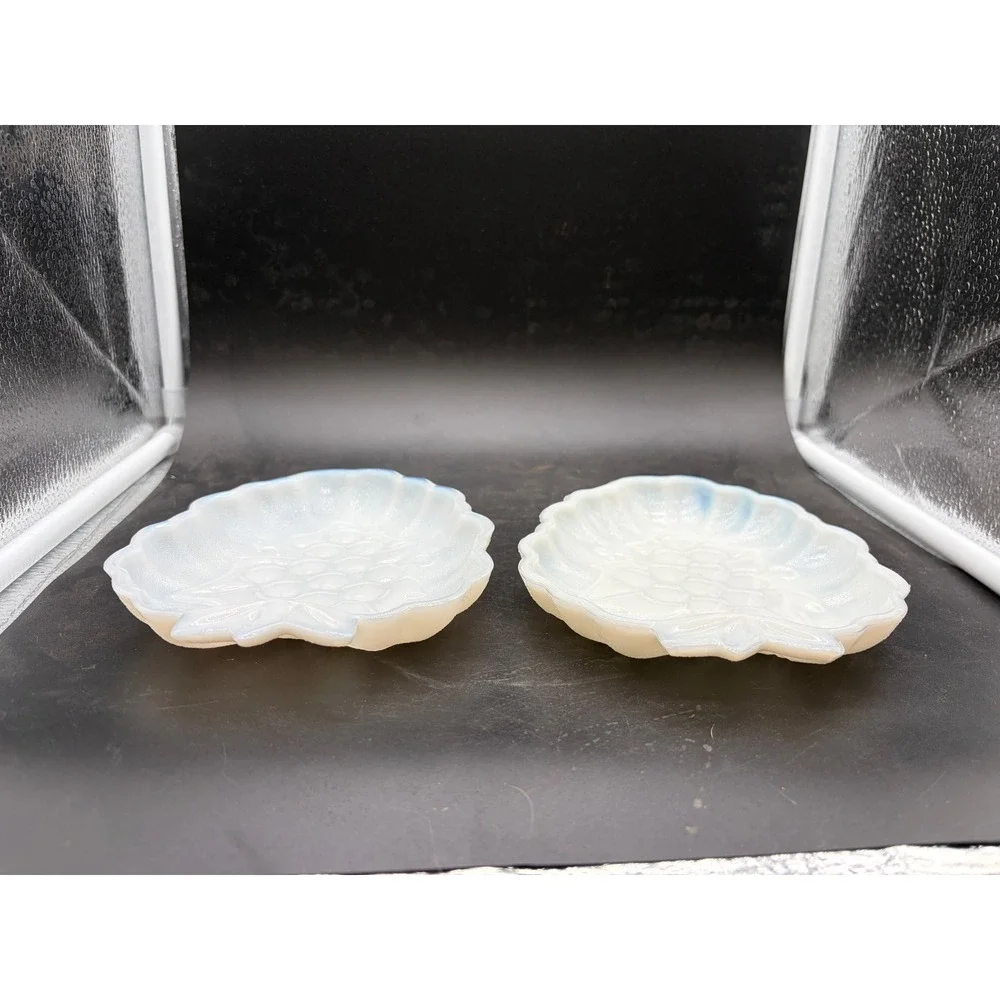 Vintage White Milk Glass Grape Trinket Dishes Scalloped Edge Set of‎ 2